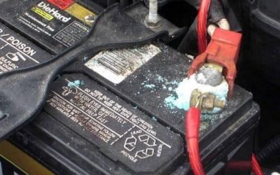 Comment nettoyer la corrosion d&rsquo;une batterie automobile