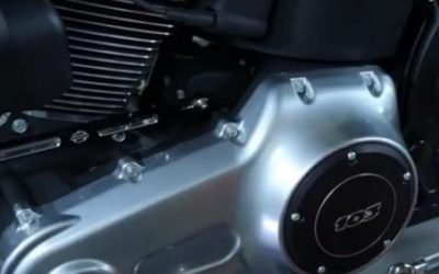 Guide pratique : vidange de l&rsquo;huile primaire sur une moto Harley-Davidson®.