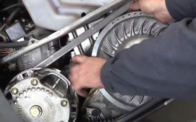 Voici comment ajuster la courroie de votre motoneige.