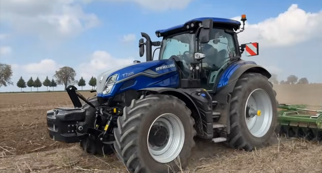 Tracteur New Holland — huile synthétique AMSOIL au Québec