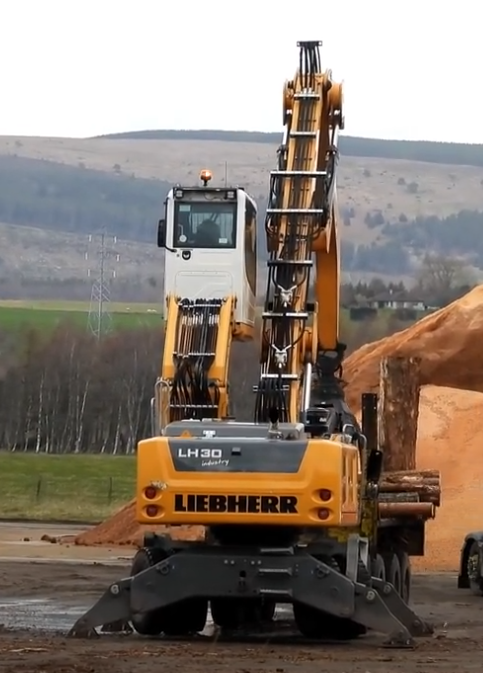 Danny Beaudry — Chargeuse de bois Liebherr LH30, St-Michel-des-Saints
