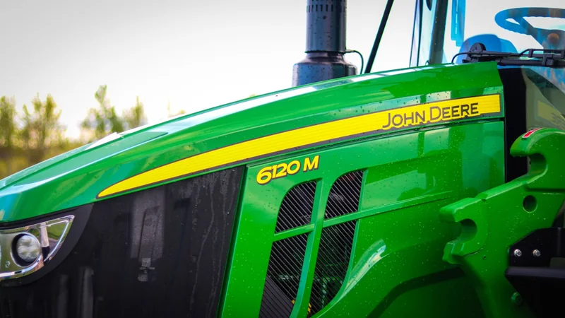 Tracteur agricole John Deere 6120M — huile et fluides AMSOIL recommandés