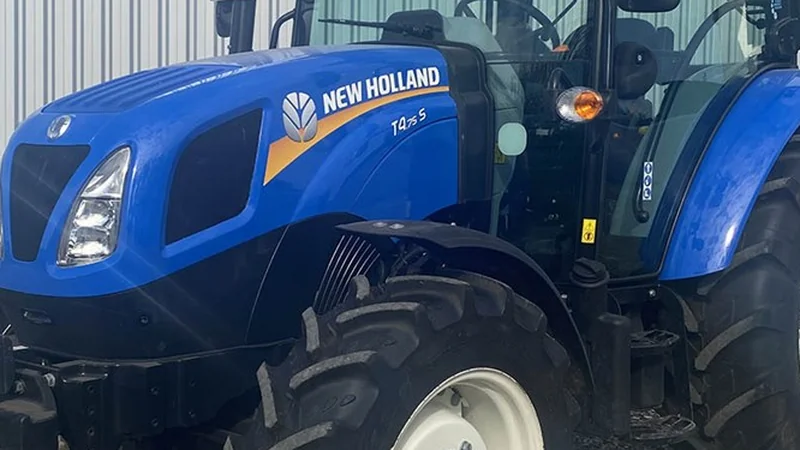 Tracteur New Holland série T — huile moteur synthétique AMSOIL
